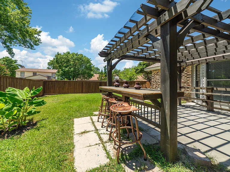 3505 Creststone Dr — Photo 17