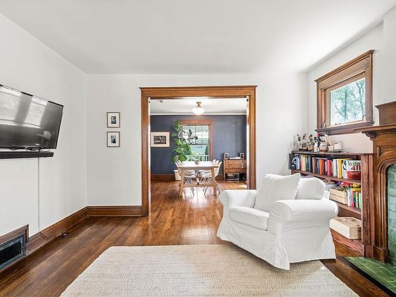 5th image of 4143 Holly St