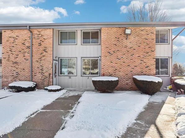 1524 Big Bend ROAD #J, Waukesha, WI 53189