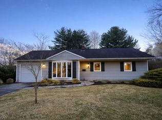 3 Spalding Dr, Livingston, NJ