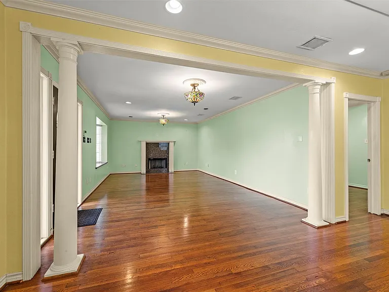 1535 W 25th St — Photo 13