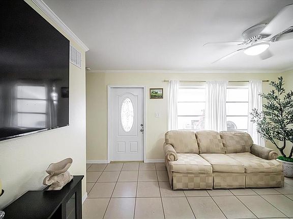 3rd image of 433 GRANADA BOULEVARD