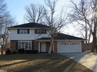 105 18th Ave NE, Hampton, IA 50441