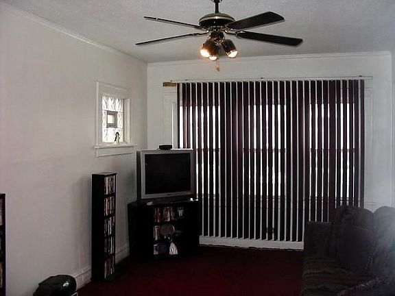 3rd image of 4854 W Kamerling Ave