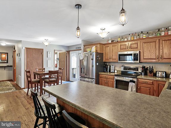 5th image of 16583 Oakwood Dr