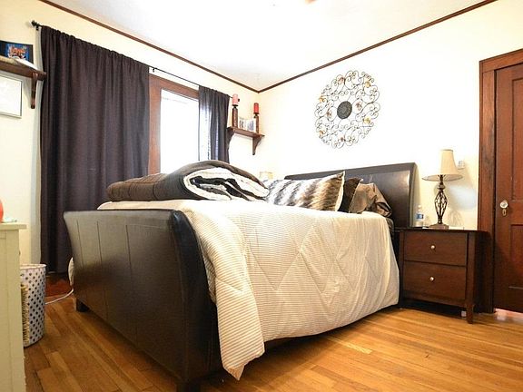 3rd image of 526 Tremont Ave