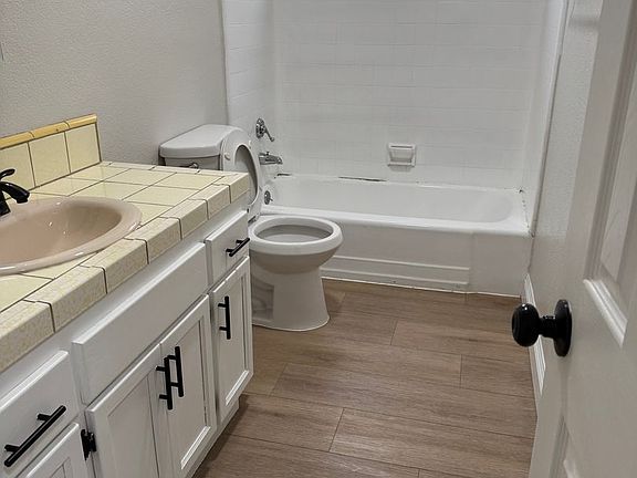5th image of 1044 W 110th St #4