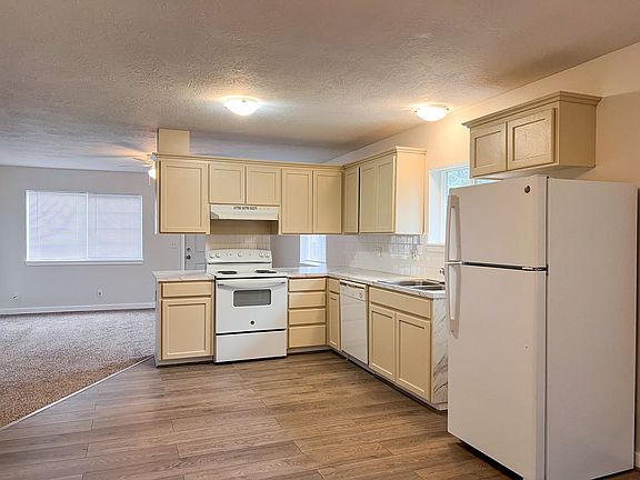 4th image of 110 9th Ave #112
