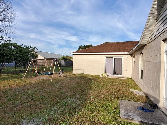 3rd image of 208 Bedford Dr