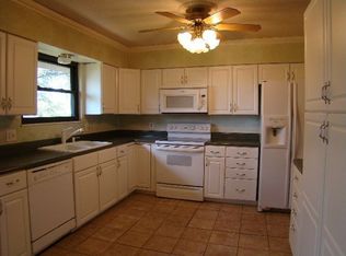 1610 S Country Club Dr, Jefferson City, MO 65109