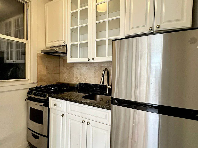 163 E 36th St #4K — Photo 6