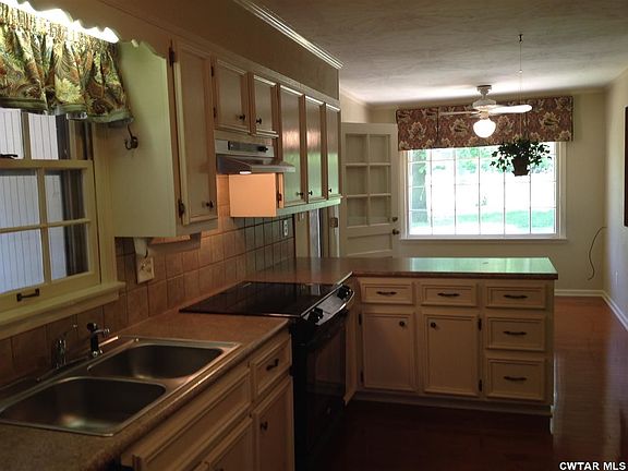 5th image of 24 Moorewood Dr