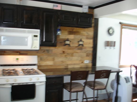 3rd image of 809 S Erie St