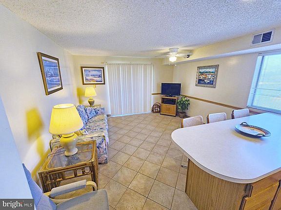 3rd image of 203 33rd St Unit 301