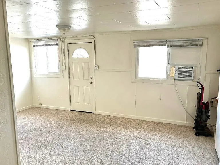 442 Locust St — Photo 1