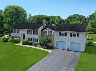 34 Holmgren Rd, Stratham, NH 03885