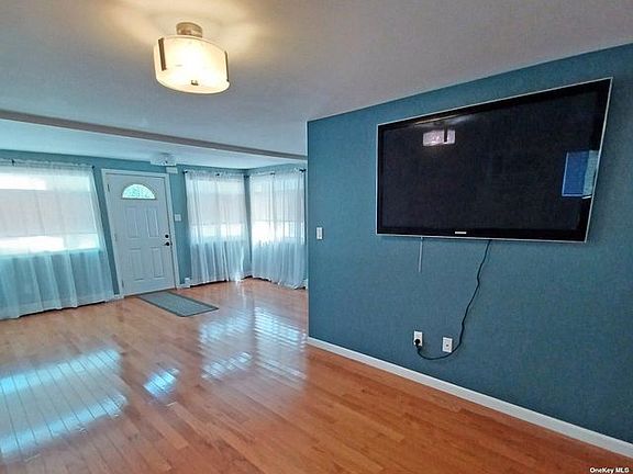 4th image of 313 New York Ave