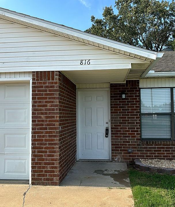 1st image of 816 E Kara Ln