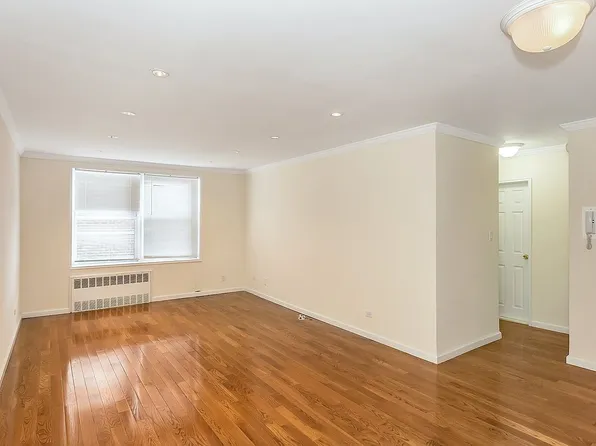 222-89 Braddock Ave #1E, Queens, NY 11427