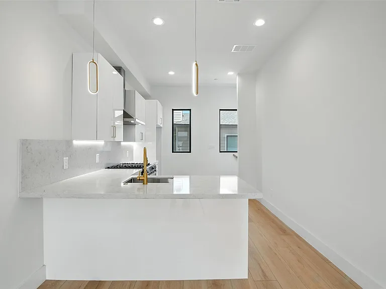 1425 N Garrett Ave #106 — Photo 8