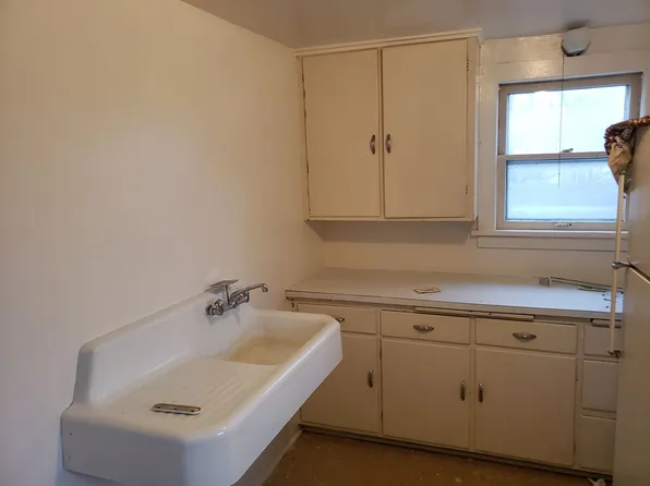 9 S 5th St, Fort Atkinson, WI 53538