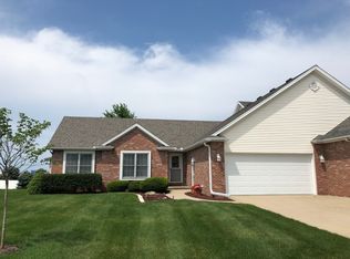 201 Field Dr, Ellsworth, IL 61761