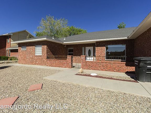 2nd image of 2524 Desert Hills Dr