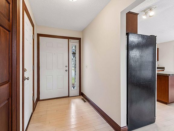 3rd image of 19440 Vine Ridge Rd