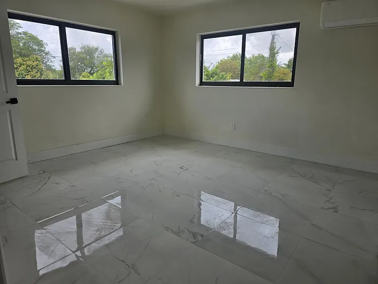 6010 NW 22nd Ave — Photo 5