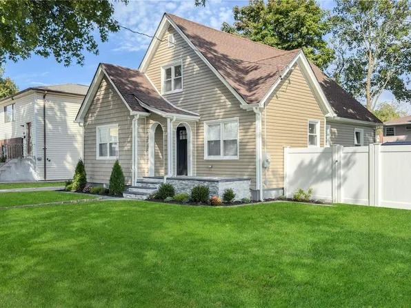 184 Bond Street, Westbury, NY 11590