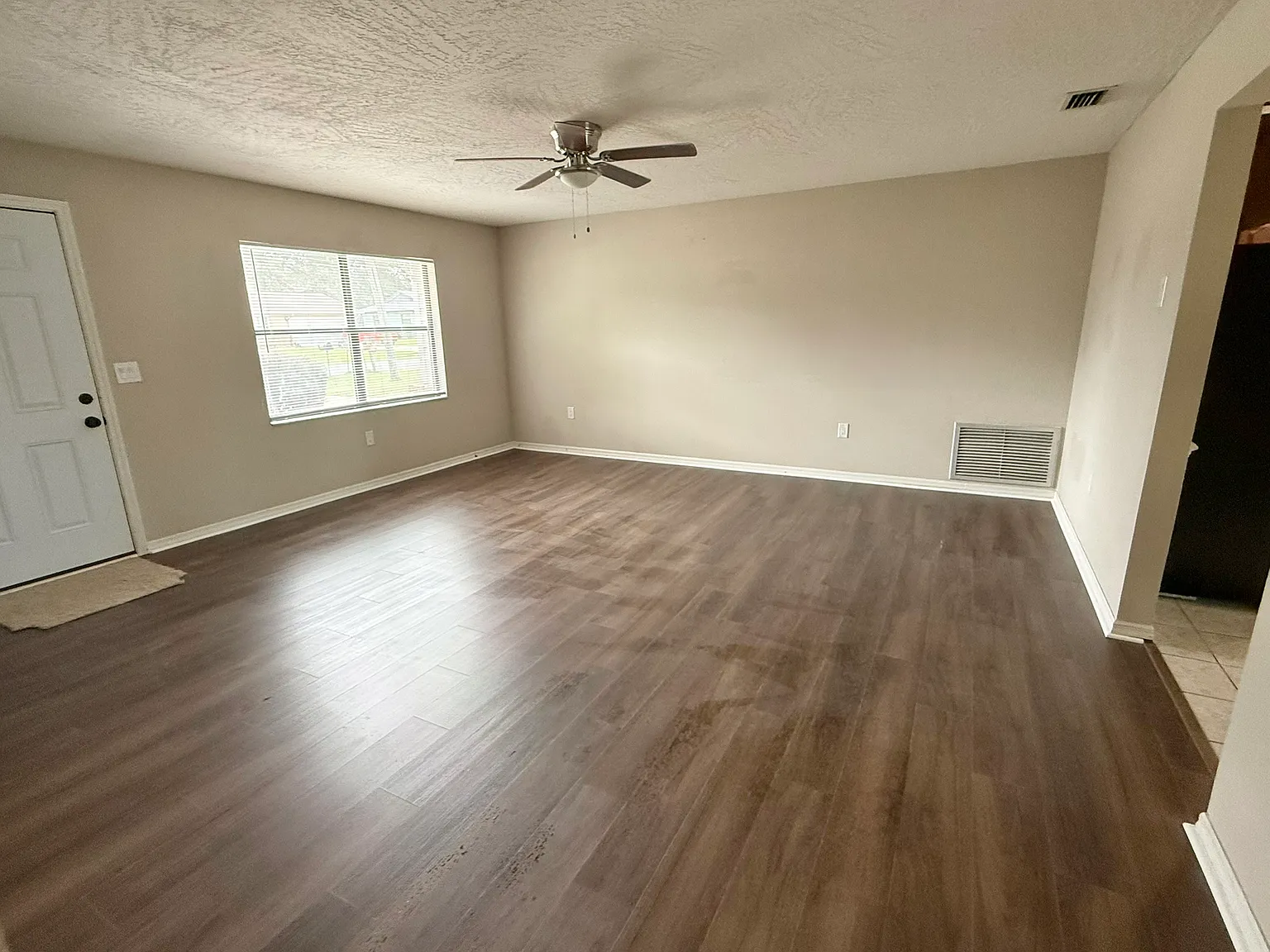 3 bed, 1428 sqft, $1,800 — Photo 4