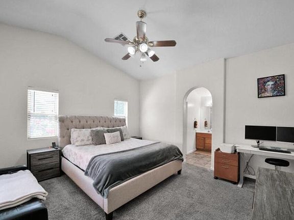 5th image of 721 W Oxford Ln
