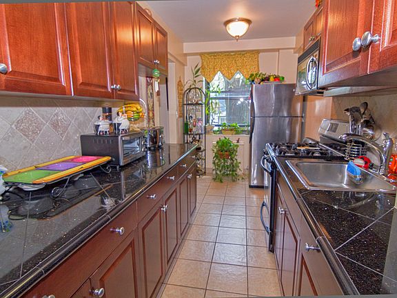 4th image of 3103 Fairfield Ave APT 2C