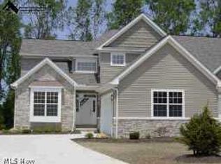 29305 Hummingbird Cir #SL-3, Westlake, OH 44145