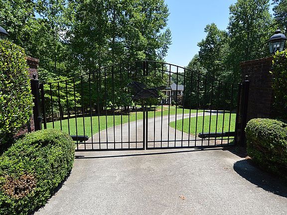 Gate