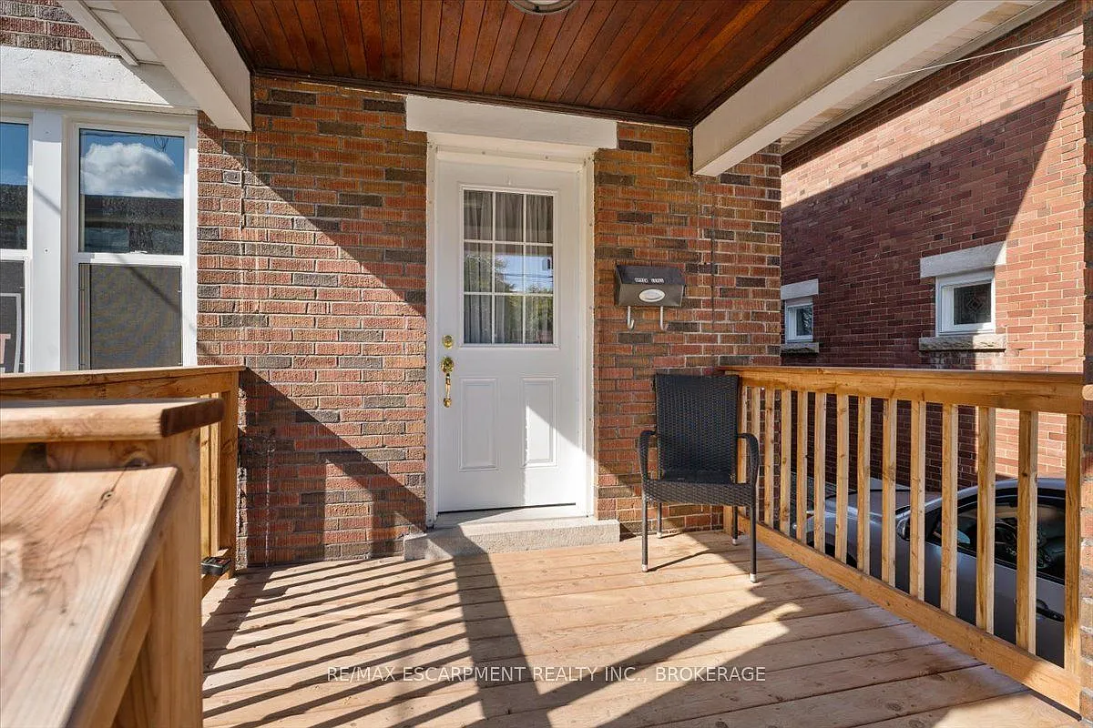 3 bed, $2,200 — Photo 2