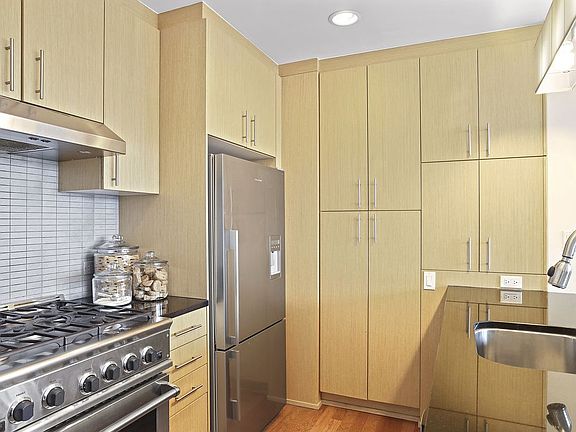 3rd image of 5-49 Borden Ave #J3