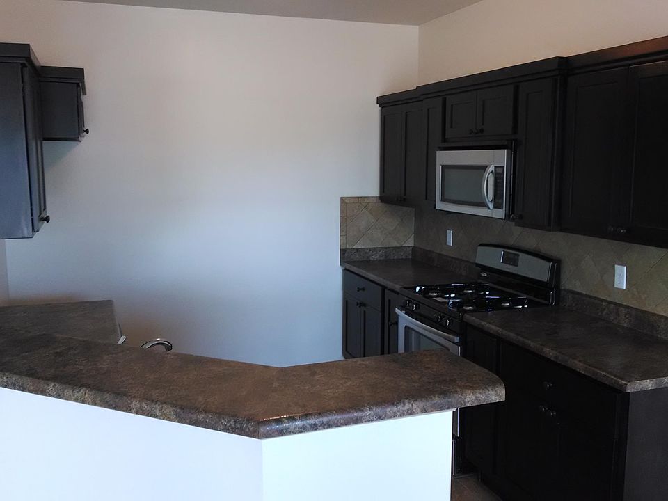 2nd image of 1020 Paulina