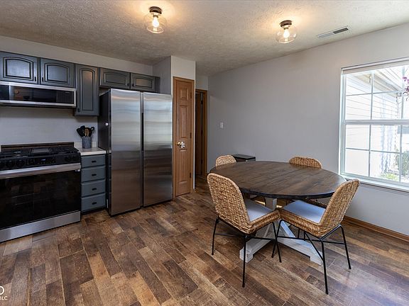 2nd image of 3456 Pineleigh Way