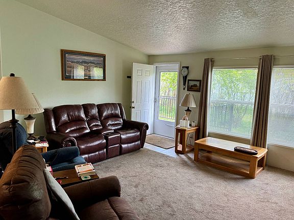 3rd image of 890 Hidden Valley Rd Unit 12