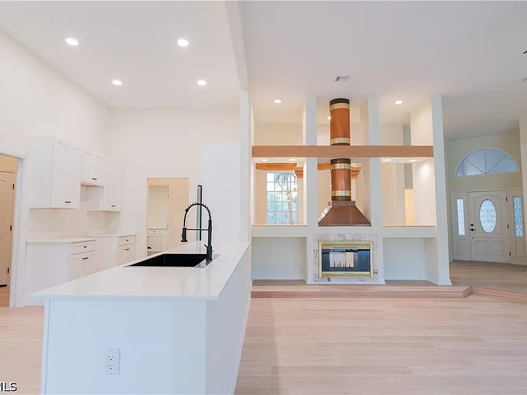 15200 Sweetwater Ct — Photo 9