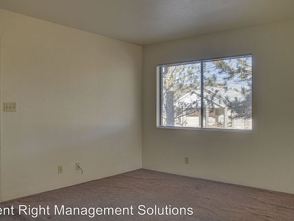 4th image of 645 Ash St APT 1