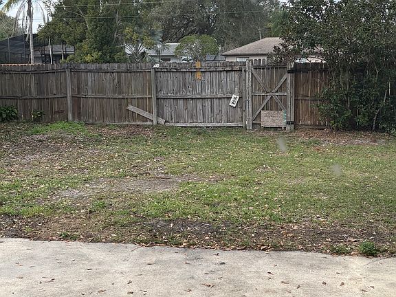3rd image of 113 Essex Dr