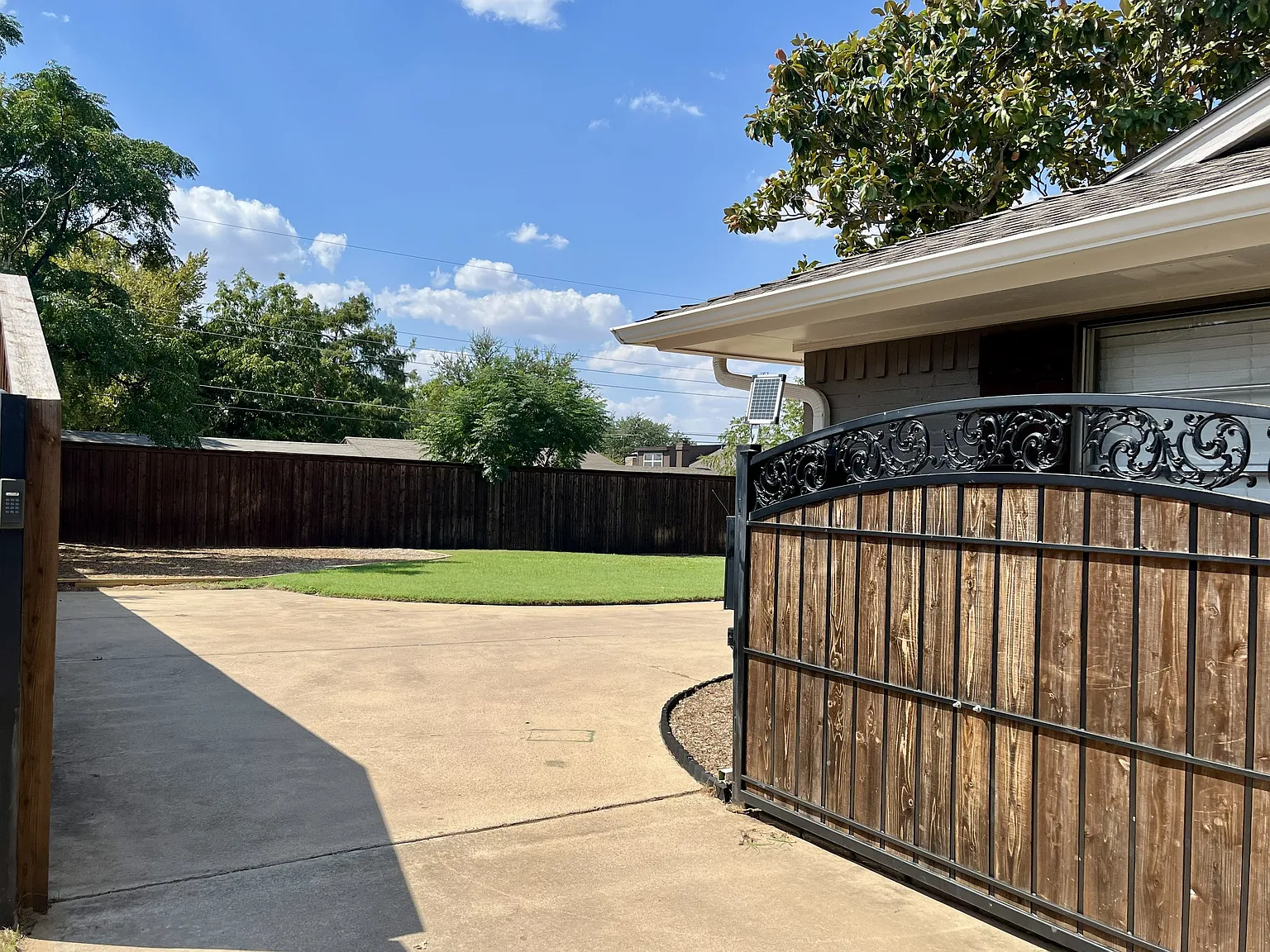 3 bed, 2.5 bath, 2000 sqft, $2,950 — Photo 3