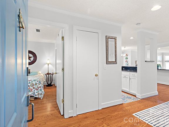 4th image of 301 Lake Club Dr