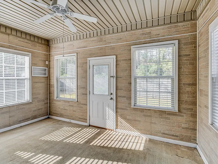 600 Waterford Ln — Photo 8