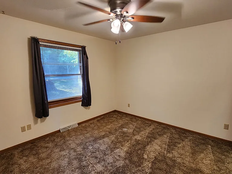 W10606 Hickory Point Rd — Photo 12
