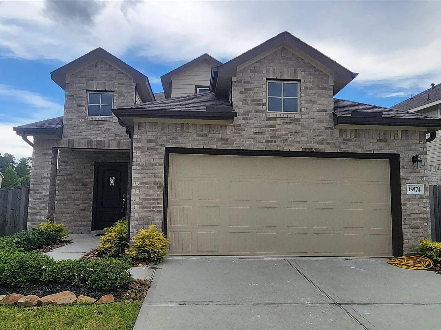4 bed, 2.5 bath, 1882 sqft, $2,100 — Photo 2
