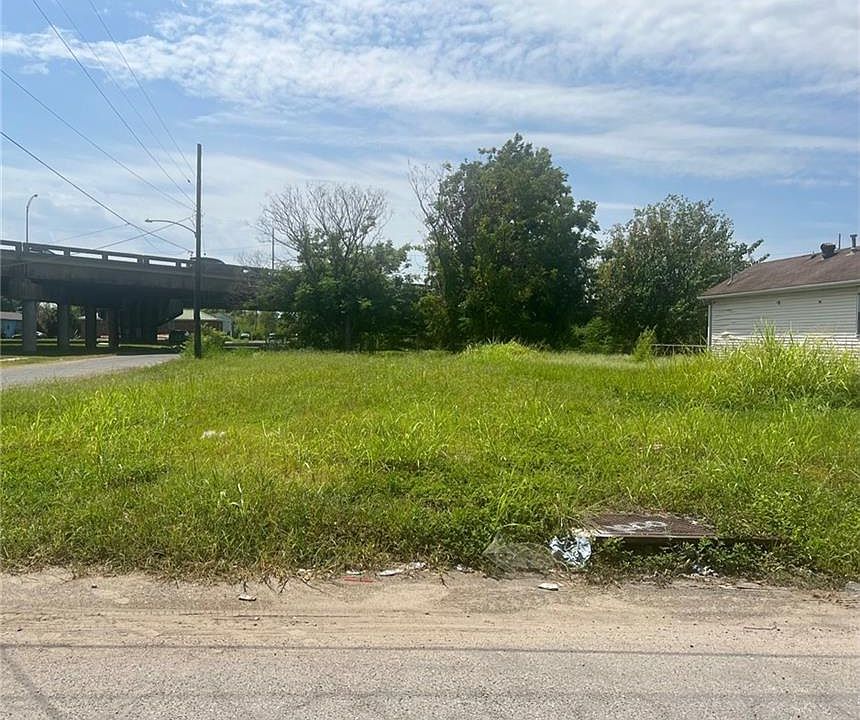 2nd image of 1936 N Johnson St