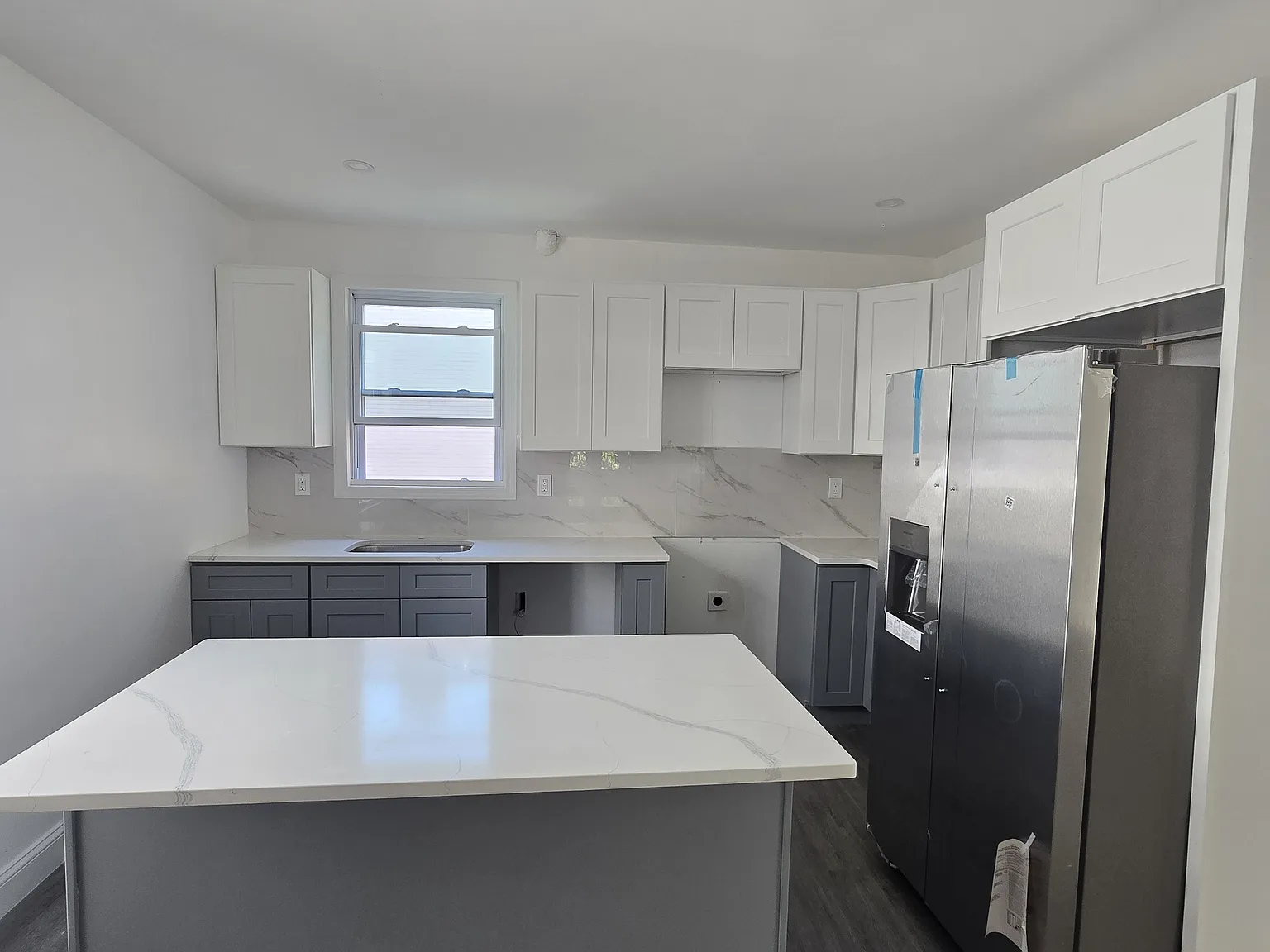 3 bed, 1200 sqft, $3,900 — Photo 2